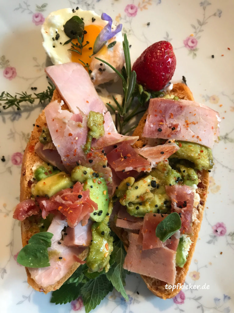 Tomatenbrötchen mit Avocado - topfkieker.de